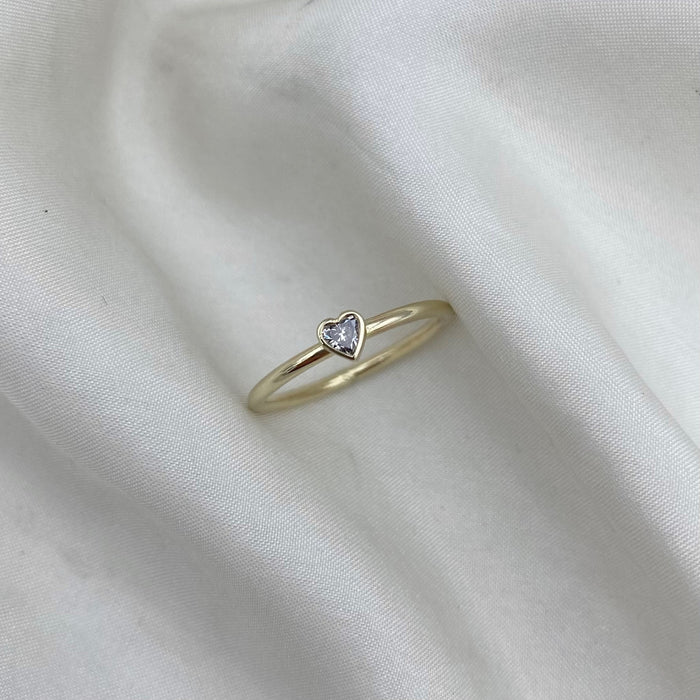 Love ring i 14 karat guld med hjerte diamant