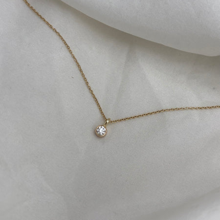 Gaya vedhæng, brillantvedhæng i 14 karat guld. 