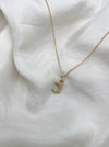 Bogstav vedhæng i guld - J - Julie Carl Jewelry