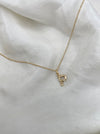 Bogstav vedhæng i guld - P - Julie Carl Jewelry