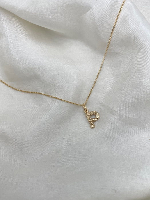 Bogstav vedhæng i guld - P - Julie Carl Jewelry