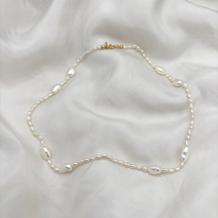 Perlehalskæde fra Julie Carl Jewelry