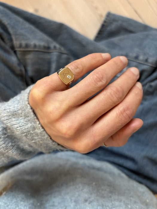 signet ring guld med monogram - Julie Carl Jewelry