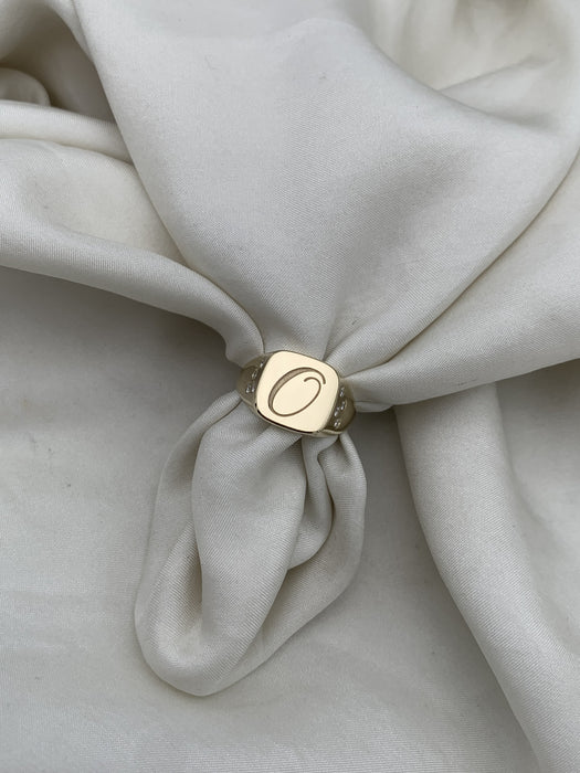 Signet ring guld med gravering - Julie Carl Jewelry