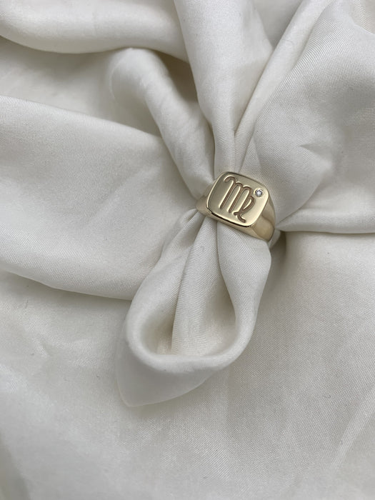Signet ring guld med stjernetegn _ Julie Carl Jewelry