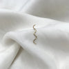Julie Carl Jewelry Øreringe Cosmic Wave ørestik, 14 karat guld (1 stk)