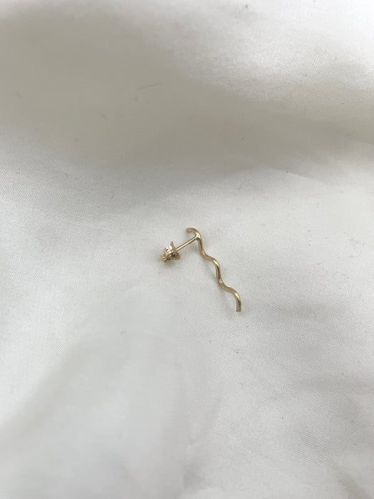 Julie Carl Jewelry Øreringe Cosmic Wave ørestik, 14 karat guld (1 stk)