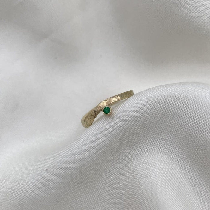 Julie Carl Jewelry Ring 45 / Smaragd grøn (ca. 0,03 ct) Aurora ring, 14 karat guld